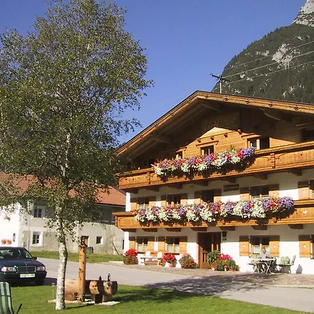 优瑞火富公寓 洛伊塔施